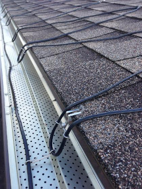 Heating Cables fastened to the Roof